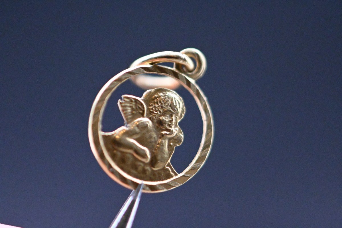 18-karat Gold Pendant Representing An Angel-photo-4