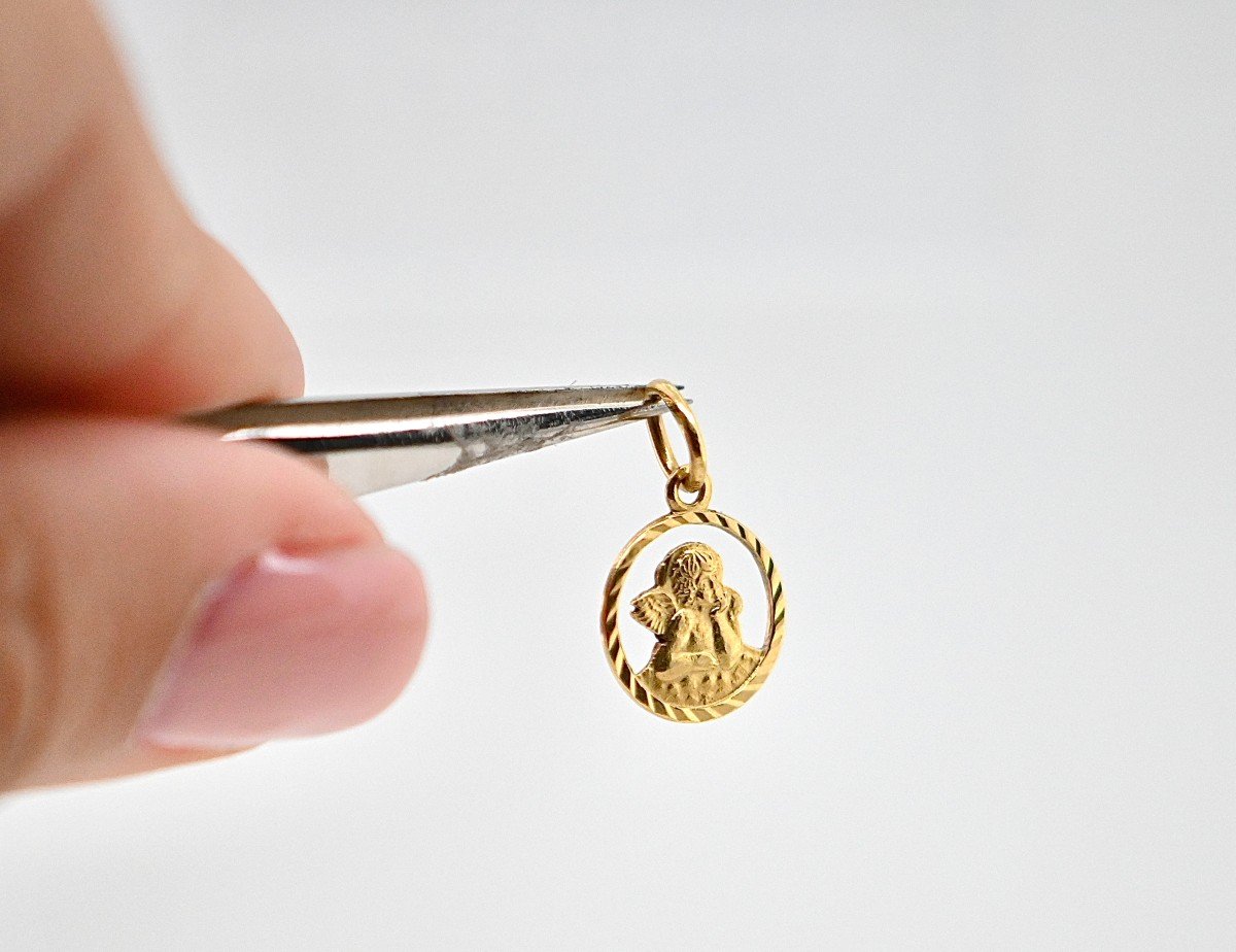 18-karat Gold Pendant Representing An Angel-photo-1