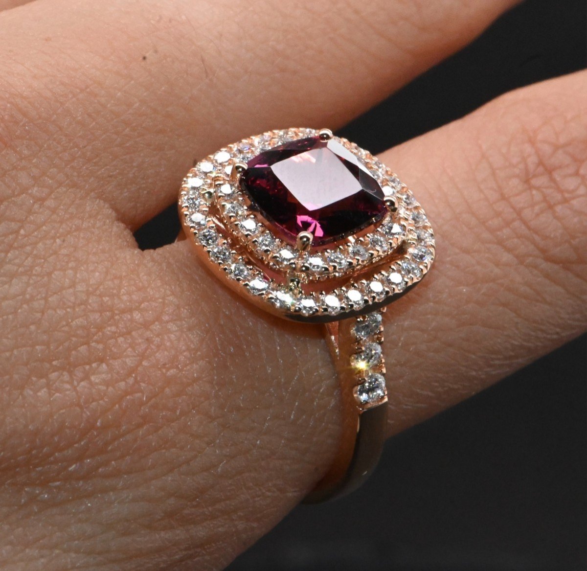 Cocktail Ring In 18k Rose Gold Adorned With A Rhodolite And 0.640 Carat Diamonds-photo-3