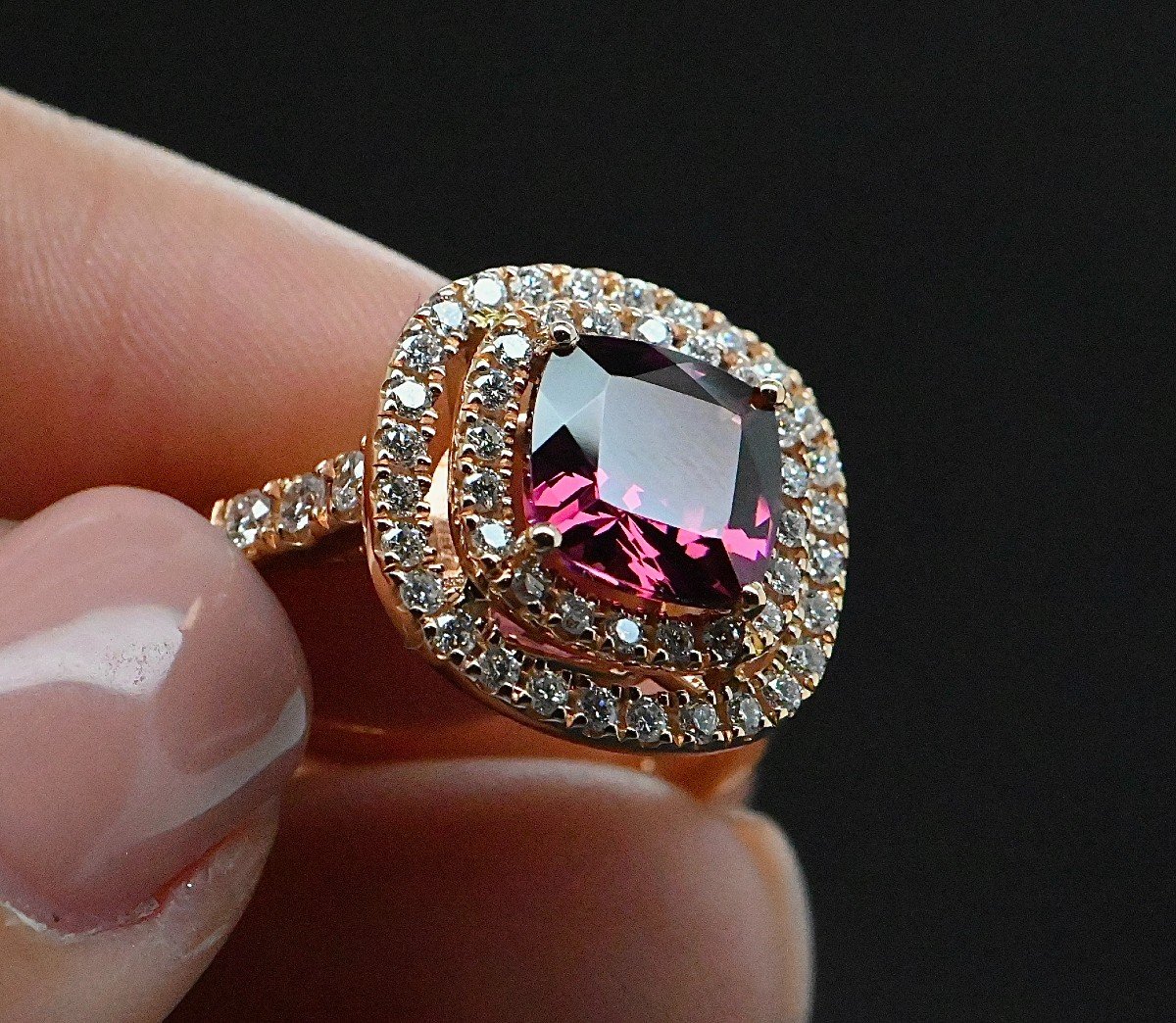 Cocktail Ring In 18k Rose Gold Adorned With A Rhodolite And 0.640 Carat Diamonds-photo-4