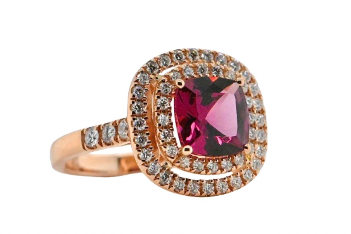 Cocktail Ring In 18k Rose Gold Adorned With A Rhodolite And 0.640 Carat Diamonds