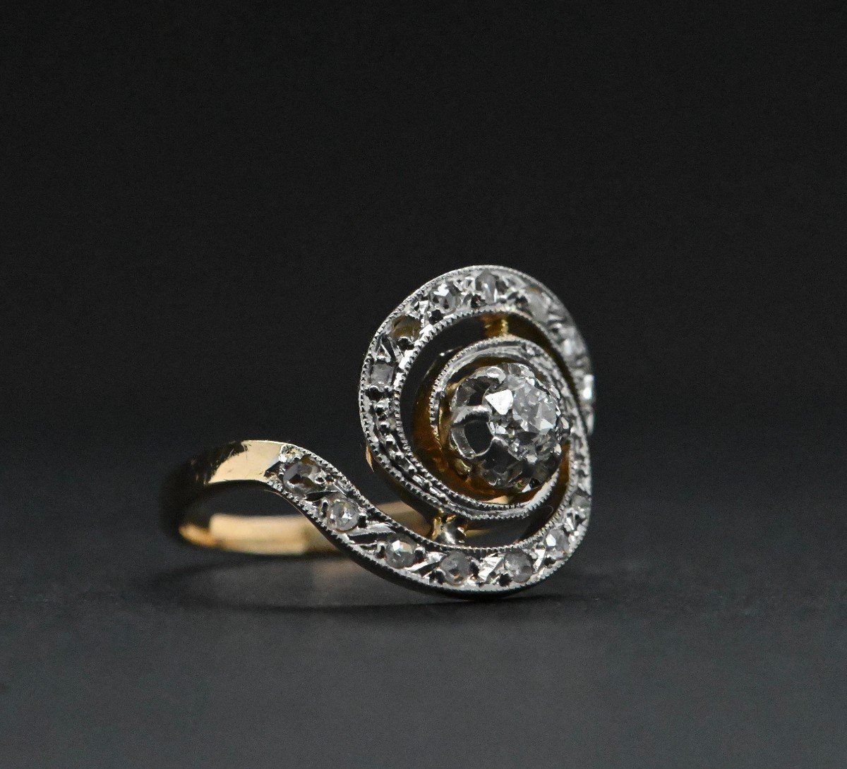 18-karat Gold Ring Adorned With Diamonds Totaling 1 Carat-photo-2