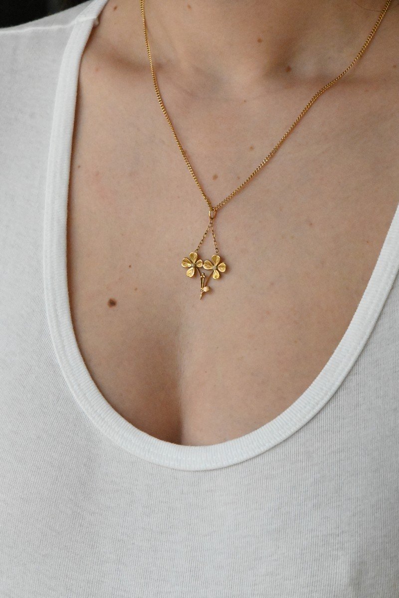 18k Gold Pendant In The Shape Of Four Leaf Clovers-photo-3