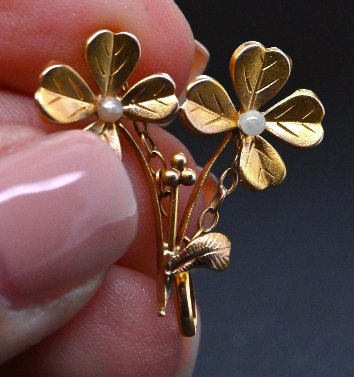 18k Gold Pendant In The Shape Of Four Leaf Clovers-photo-3