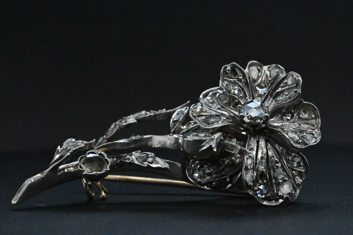 Flower Brooch In 18k White Gold Adorned With Diamonds-photo-3