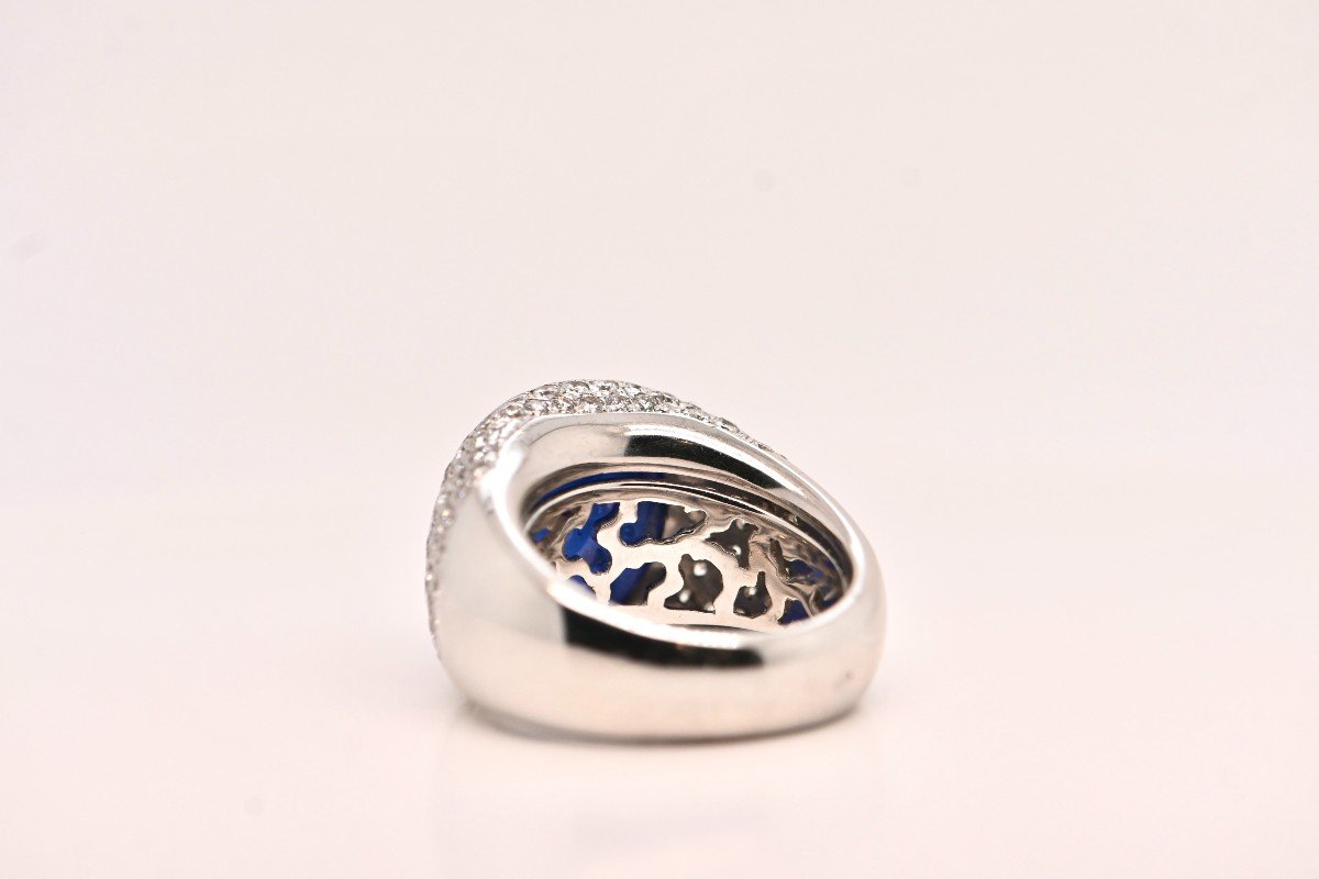 White Gold Ring Adorned With A 17.14 Carat Sapphire And 2.06 Carat Diamonds-photo-3