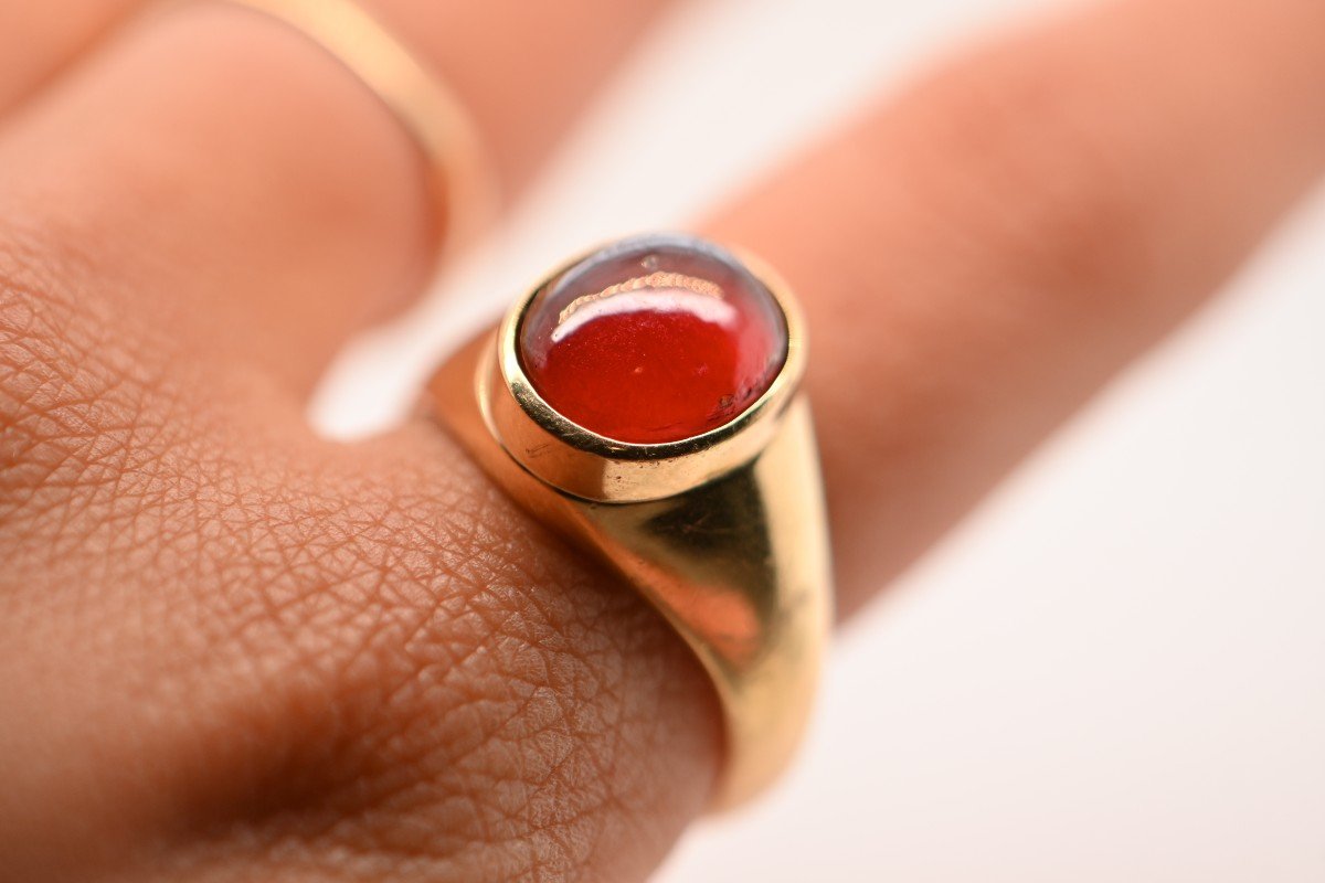 Signet Ring Adorned With A Garnet In 18 Carat Gold-photo-4