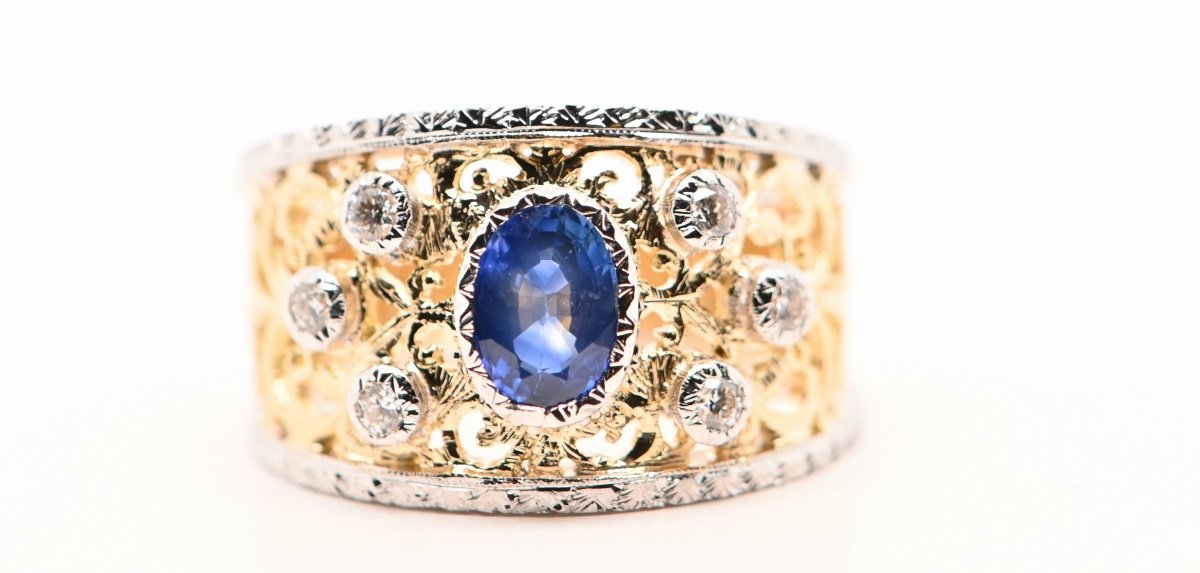 Ring Sapphire 0.95 Carats Diamonds 0.18 Carats Two-tone 18 Carat Gold