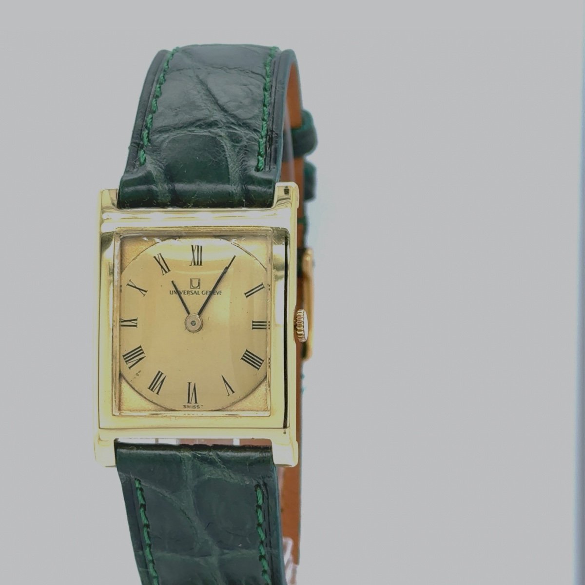 Universal Geneve Watches In 18 Carat Yellow Gold And Green Leather