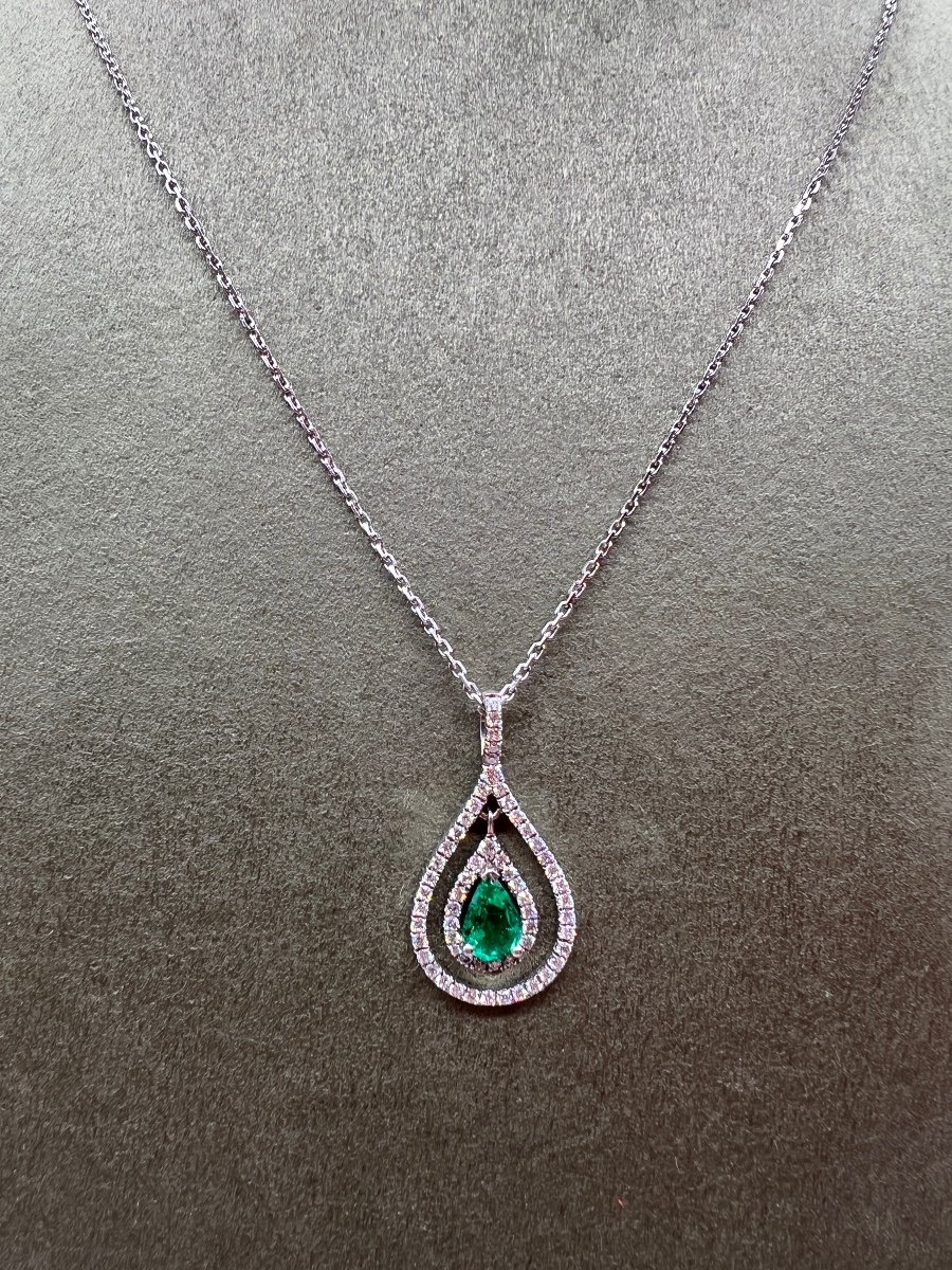 Emerald Pendant Necklace 0.50 Carat Diamonds 0.41 Carats 18 Carat White Gold-photo-3