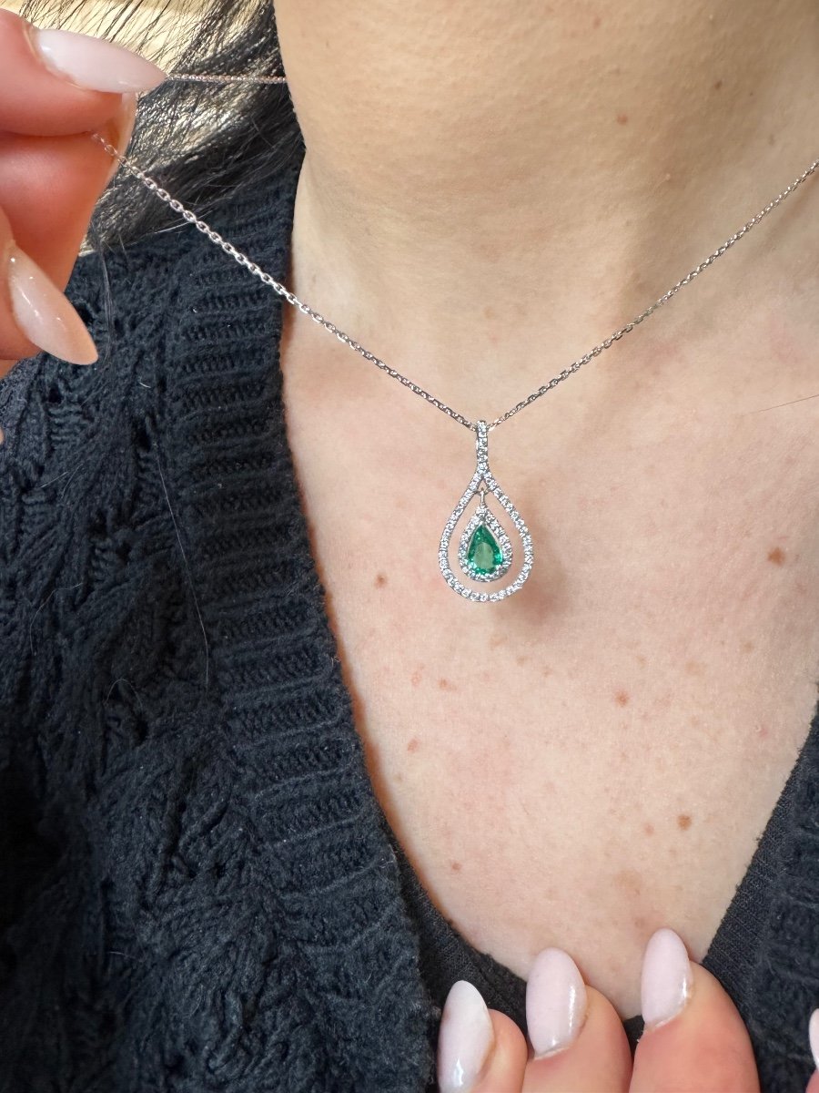 Emerald Pendant Necklace 0.50 Carat Diamonds 0.41 Carats 18 Carat White Gold-photo-1