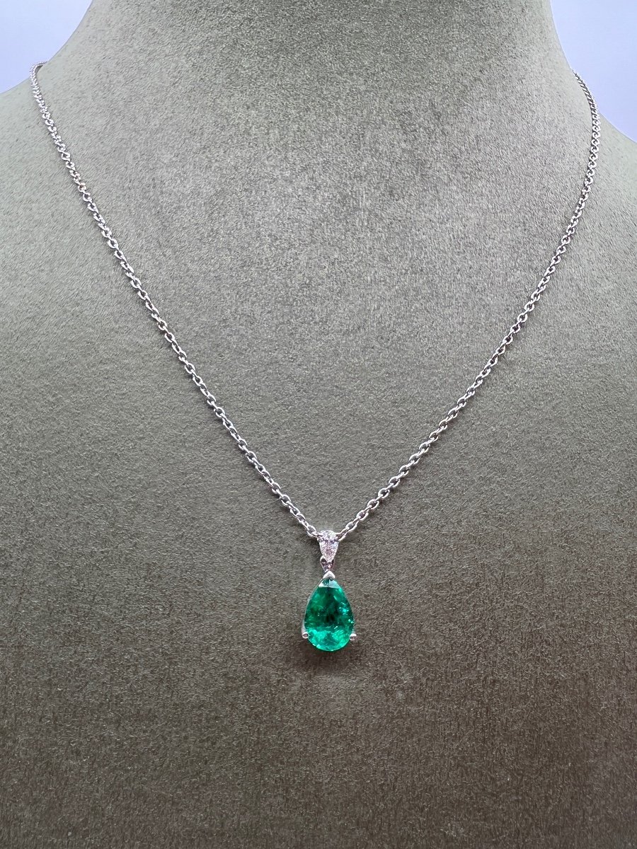 Emerald Pendant Necklace 1, 32 Diamonds 18 Carat White Gold -photo-4