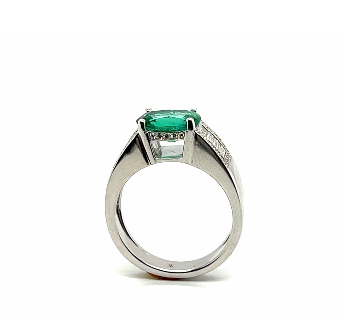 Emerald Ring 1.61 Carats Diamonds 18 Carat White Gold-photo-3