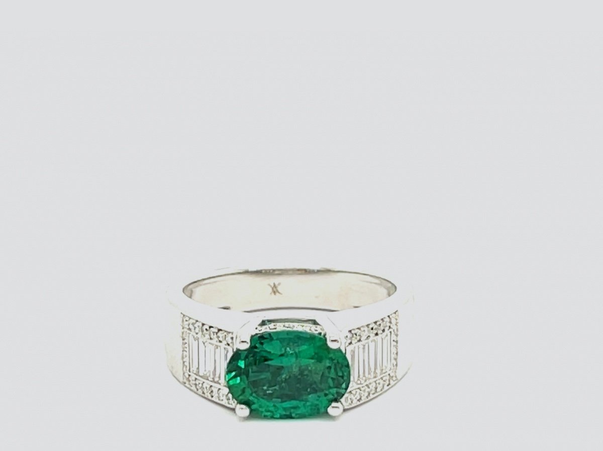 Emerald Ring 1.61 Carats Diamonds 18 Carat White Gold