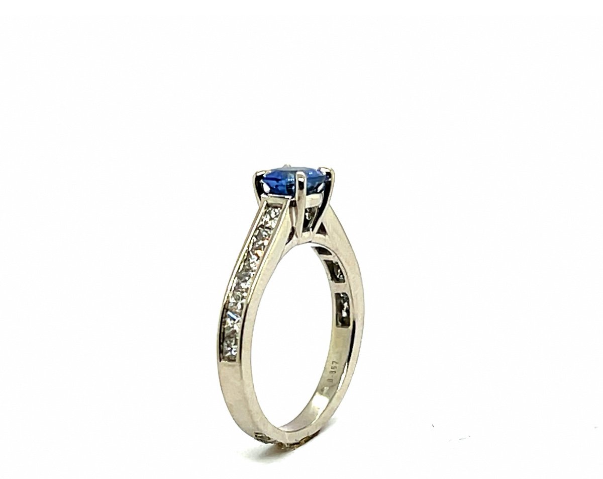 18 Carat White Gold Ring With Sapphire And Diamonds 0.800 Carats-photo-2