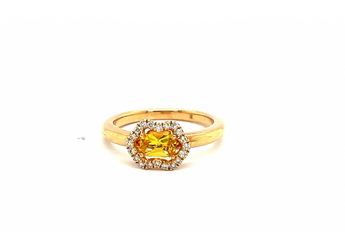 Bague Avec Saphir Jaune Et Diamants En Or Rose