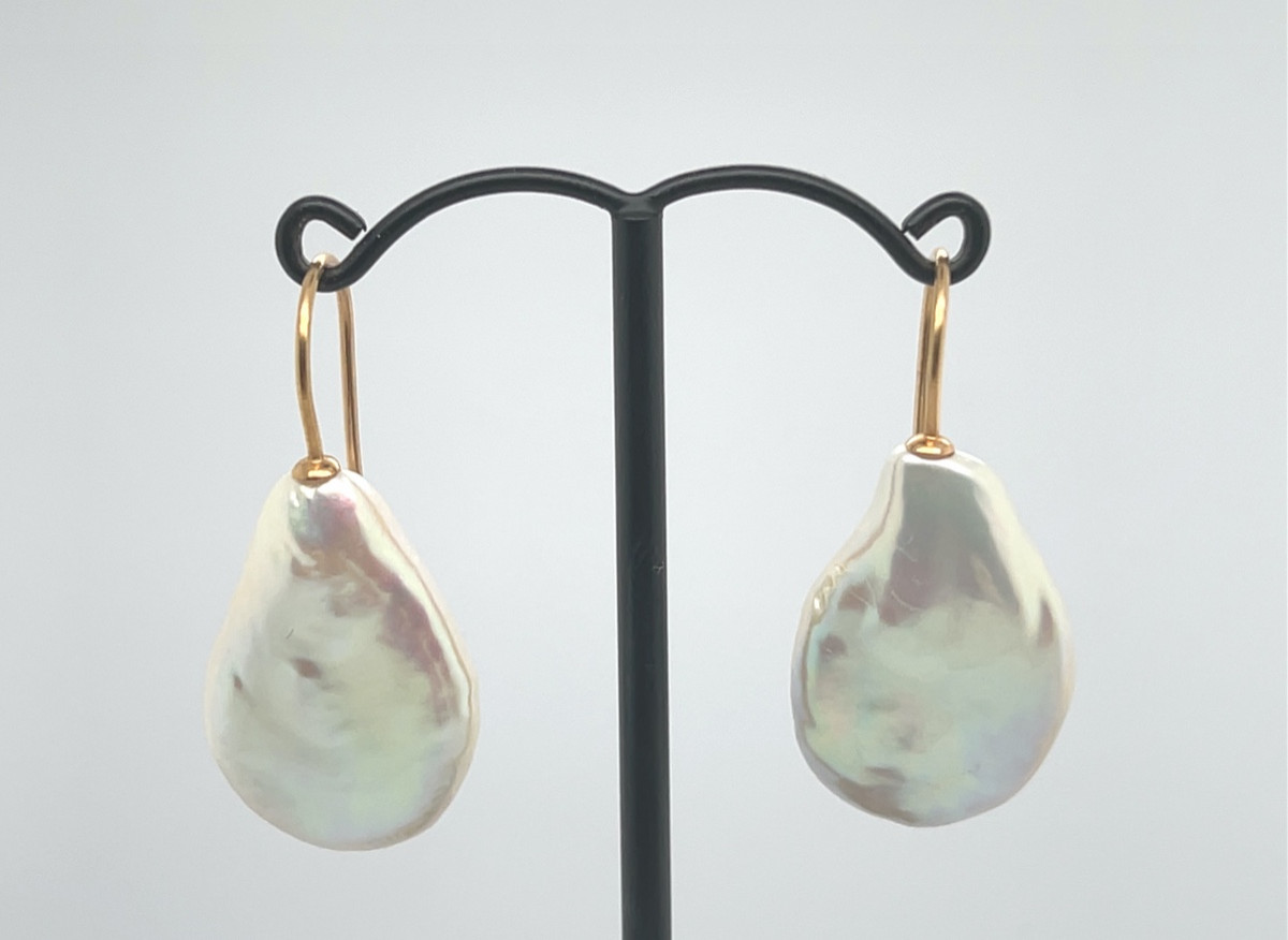 Baroque Pearl And 18k Rose Gold Dangle Earring 