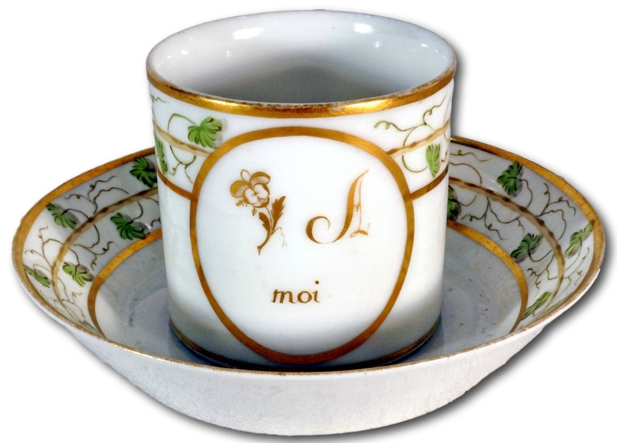 Tasse Et Sa Soucoupe à Décor De Rebus En Porcelaine De Paris - Ep. XVIIIe