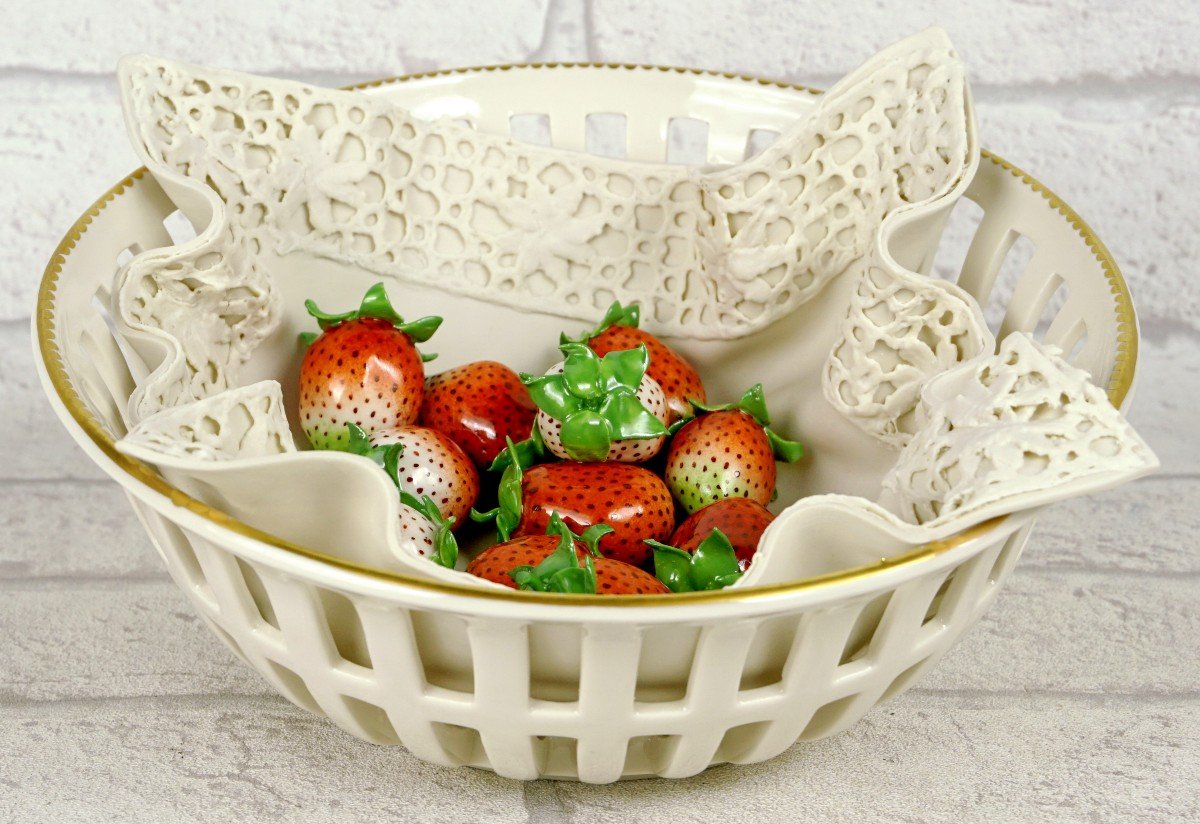 Corbeille Avec Serviette En Trompe l'Oeil Aux "fraises" En Porcelaine De Didier Gardillou - Ep.-photo-1