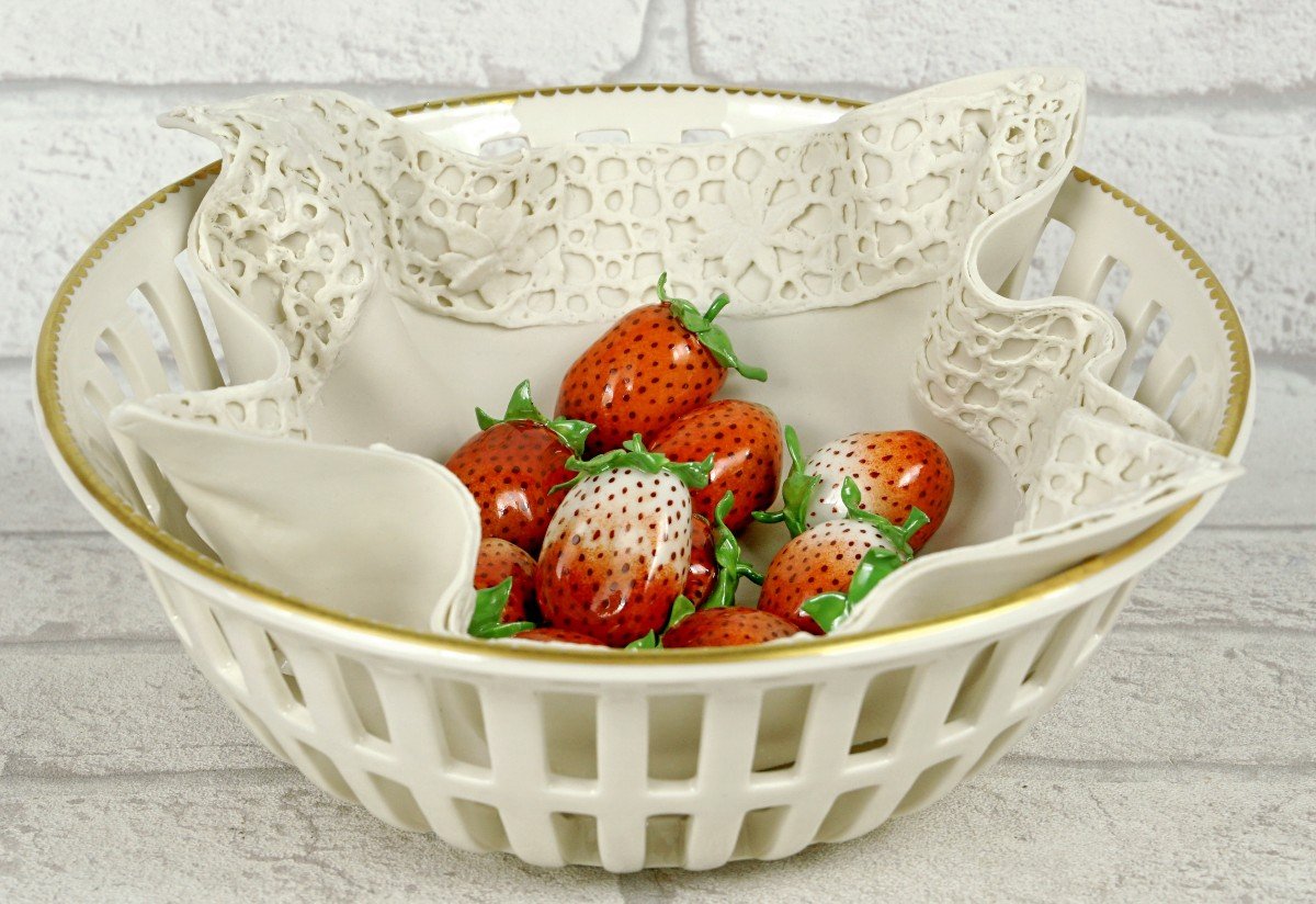 Corbeille Avec Serviette En Trompe l'Oeil Aux "fraises" En Porcelaine De Didier Gardillou - Ep.-photo-2