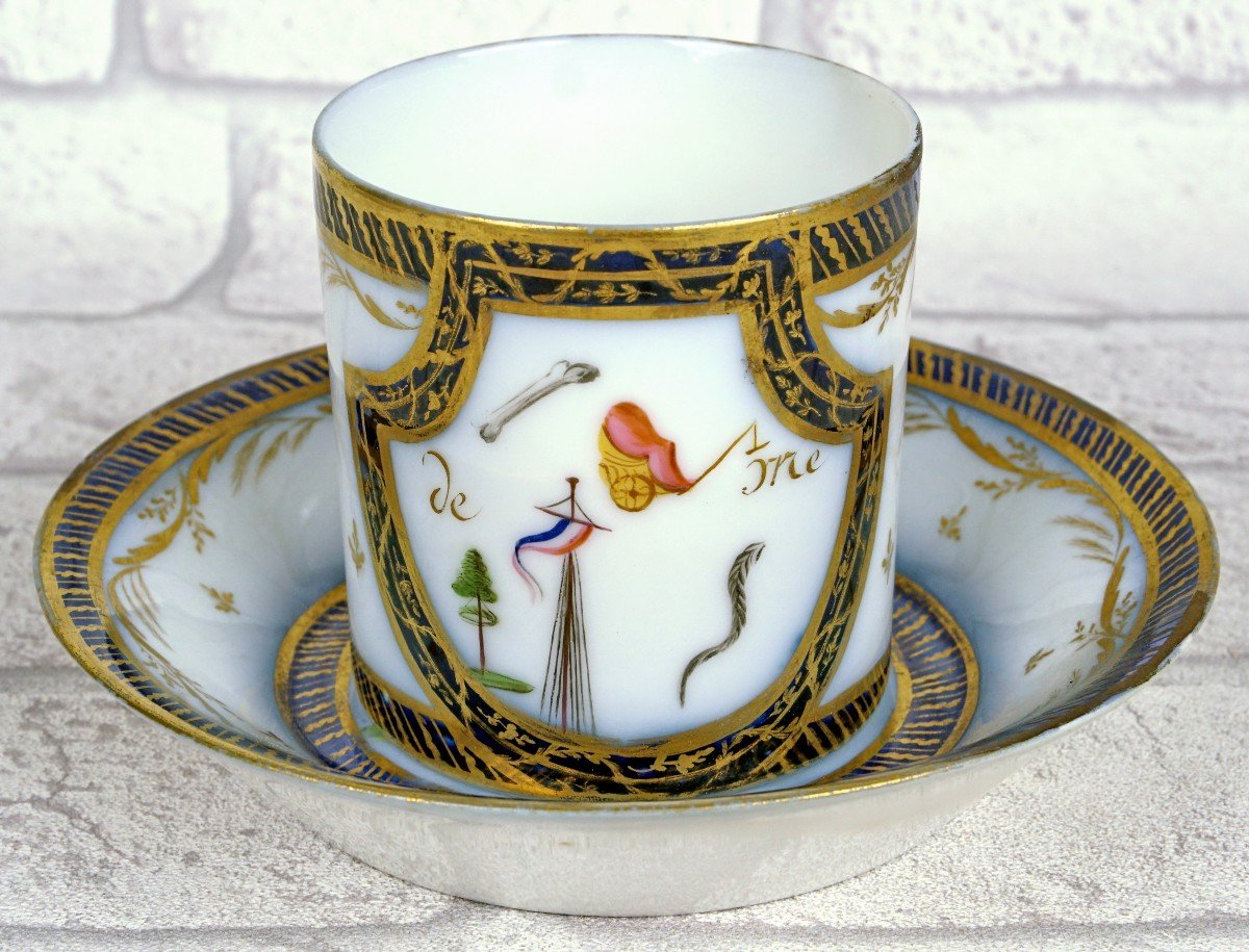 Paris Porcelain Cup And Saucer - De Nast Manufacture - Rebus Decor - 18th Century-photo-3