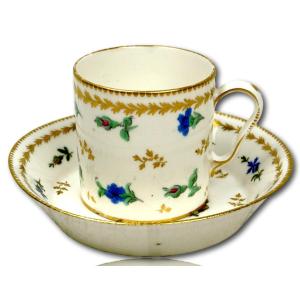 Cup And Saucer In Paris Porcelain - Manufacture De Clignancourt - Ep. 18th Century