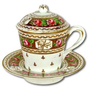 Covered Shaker Cup And Saucer In Valenciennes Porcelain - 18th Century