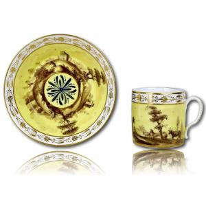 Cup And Saucer In Paris Porcelain With Rare Yellow Background - 18th Century