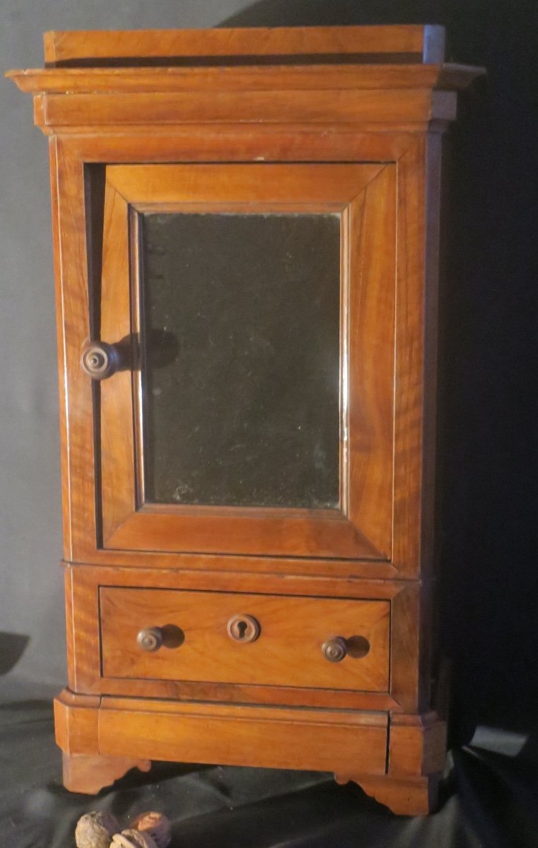 Armoire En Miniature