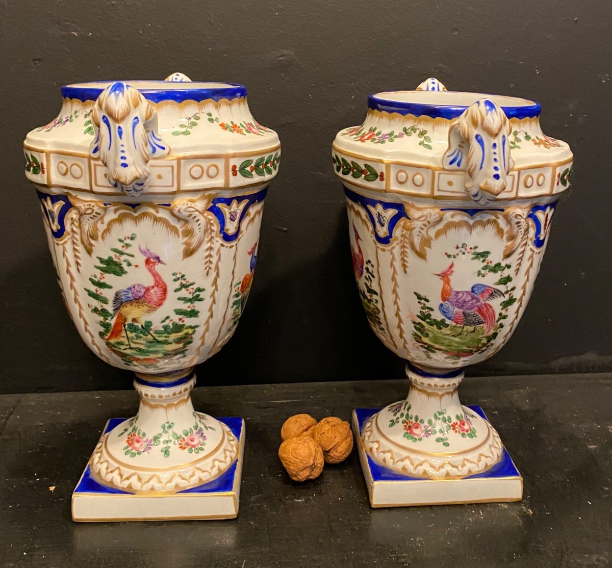 Deux Pots En Porcelaine à Décor d'Oiseaux-photo-1