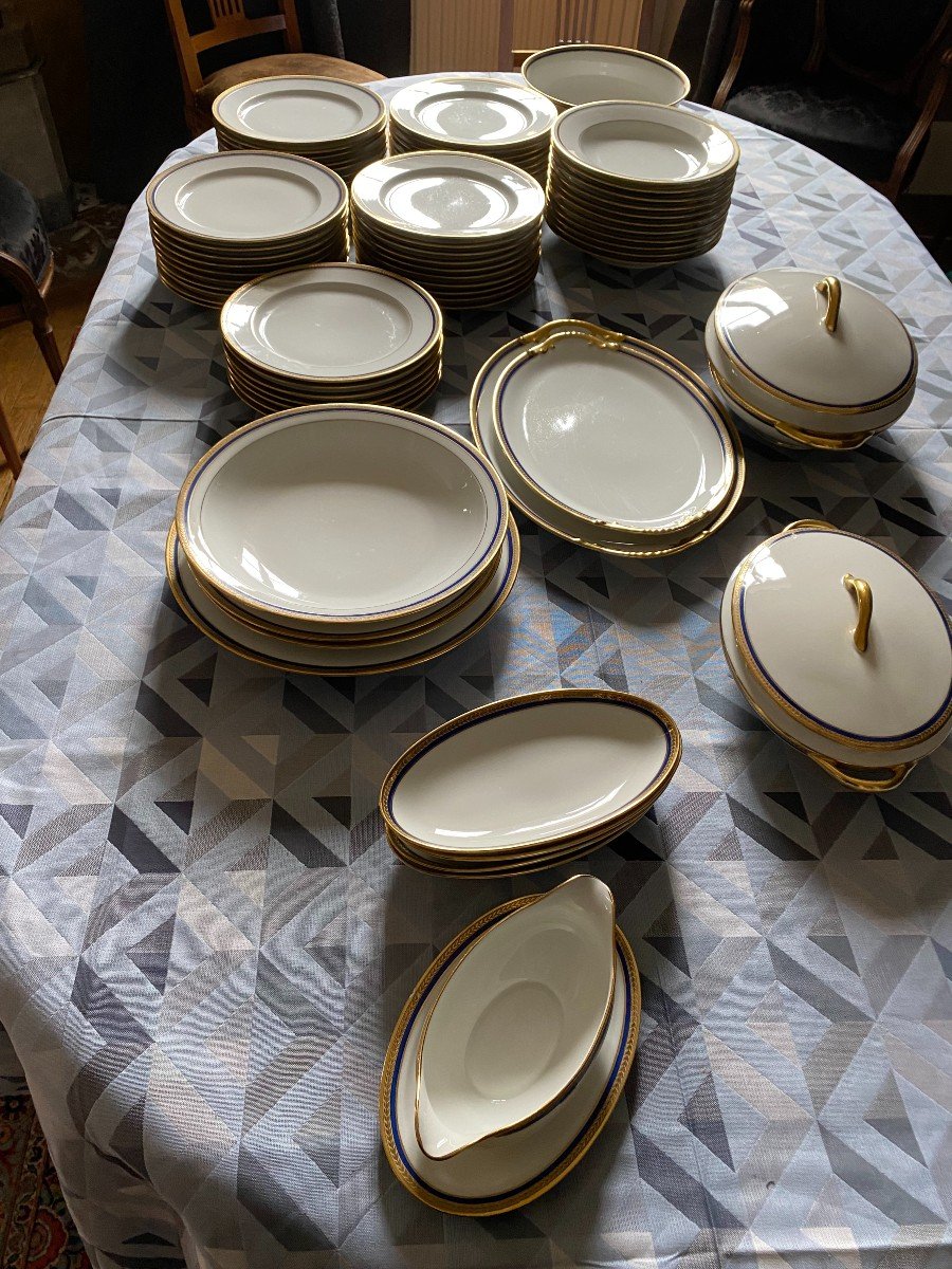 Large White Porcelain Dinner Service With Blue And Gold Trim-photo-5