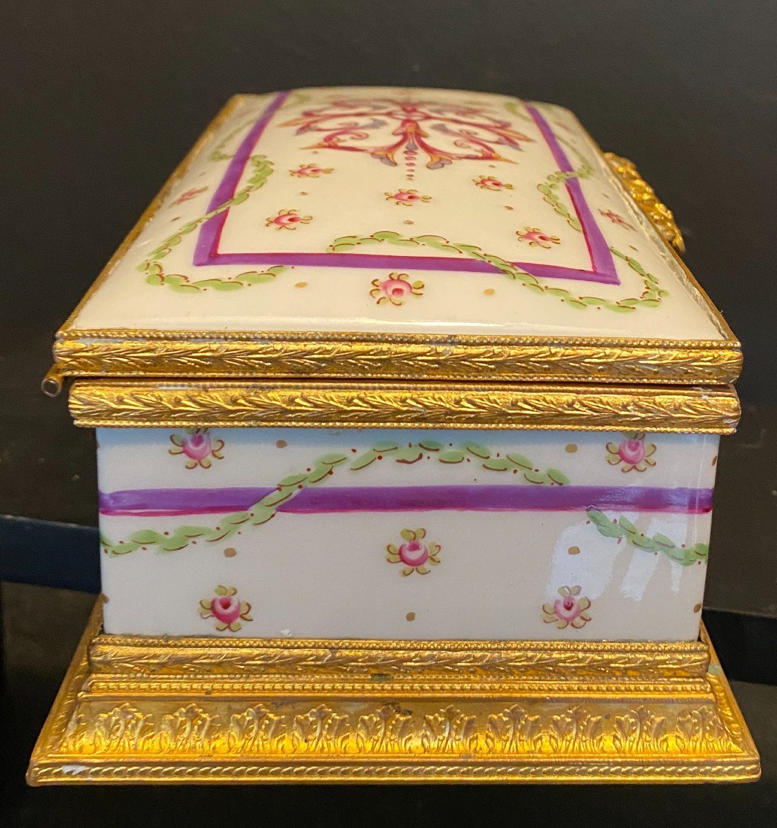 19th Century Porcelain Box-photo-1