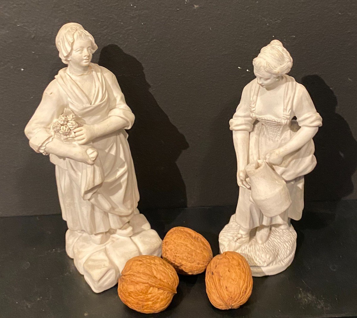 Two Small Statuettes, Biscuits-photo-3