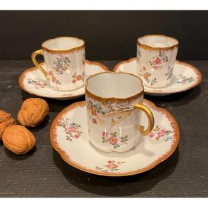 Trois Tasses En Porcelaine Fine