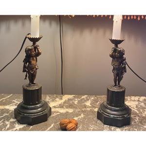 Paire De Lampes : Putti En Bronze Sur Socle De Marbre