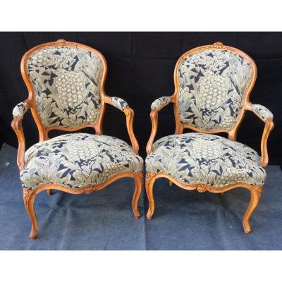 Deux Fauteuils Louis XV d'époque XVIII°