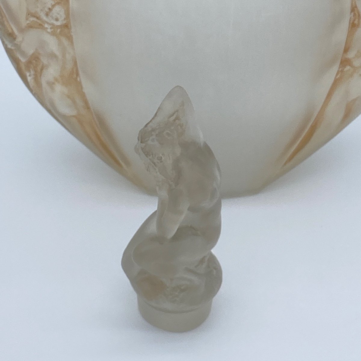 Flat Vase With Siren Cap By R.lalique-photo-3