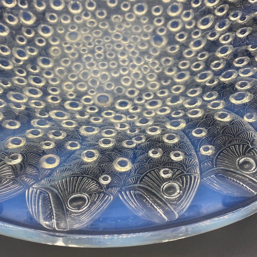 A R.lalique Roscoff Plate In Opalescent Glass.-photo-3