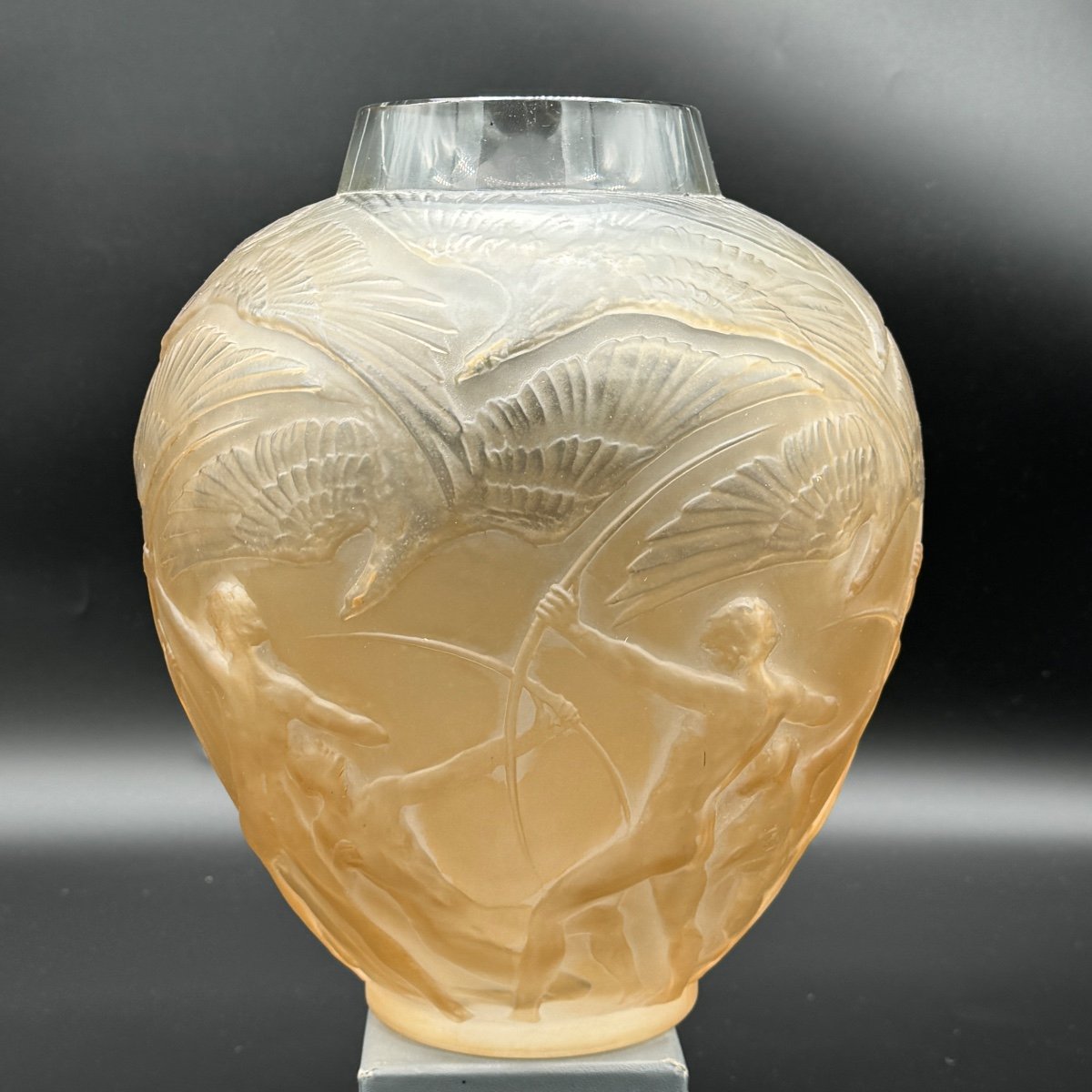 Un Vase Archer De R.lalique 