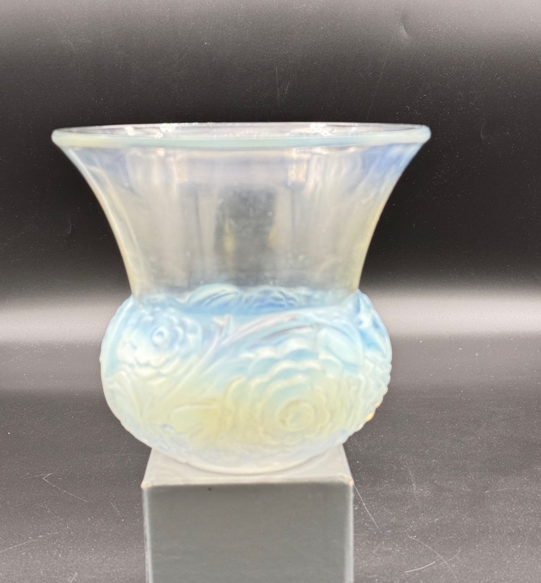 Un Vase Renoncules De R.lalique 