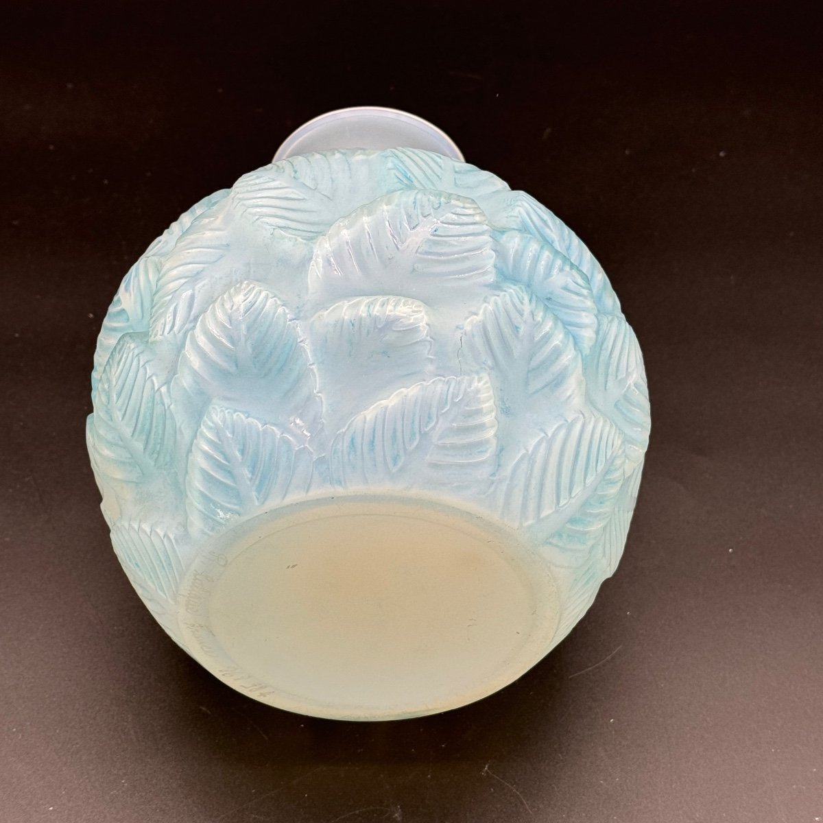 Un Vase Ormeaux En Verre Opalescent De R.lalique-photo-4