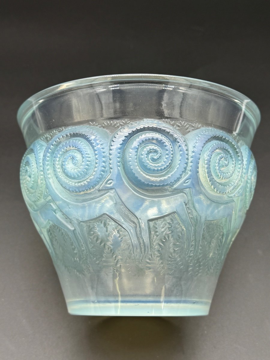 A Rennes Vase In Opalescent Glass By R.lalique-photo-2