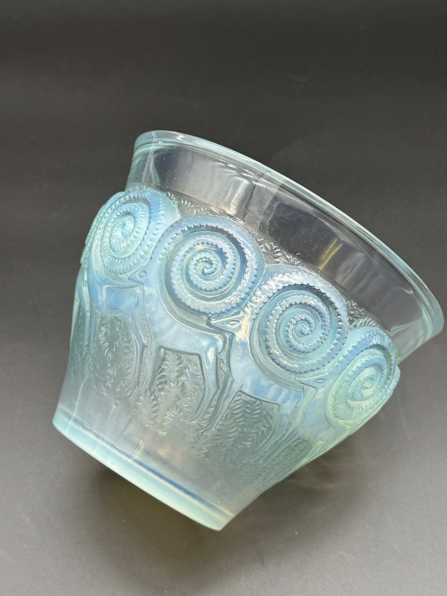 A Rennes Vase In Opalescent Glass By R.lalique-photo-3