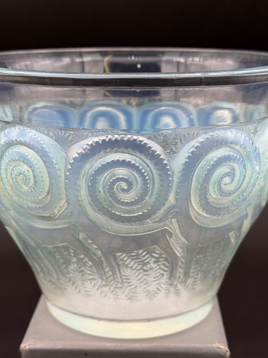 A Rennes Vase In Opalescent Glass By R.lalique-photo-1