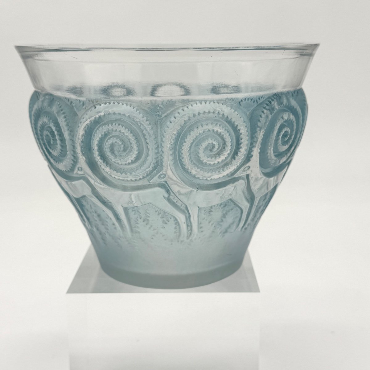 Un Vase Rennes De R.lalique