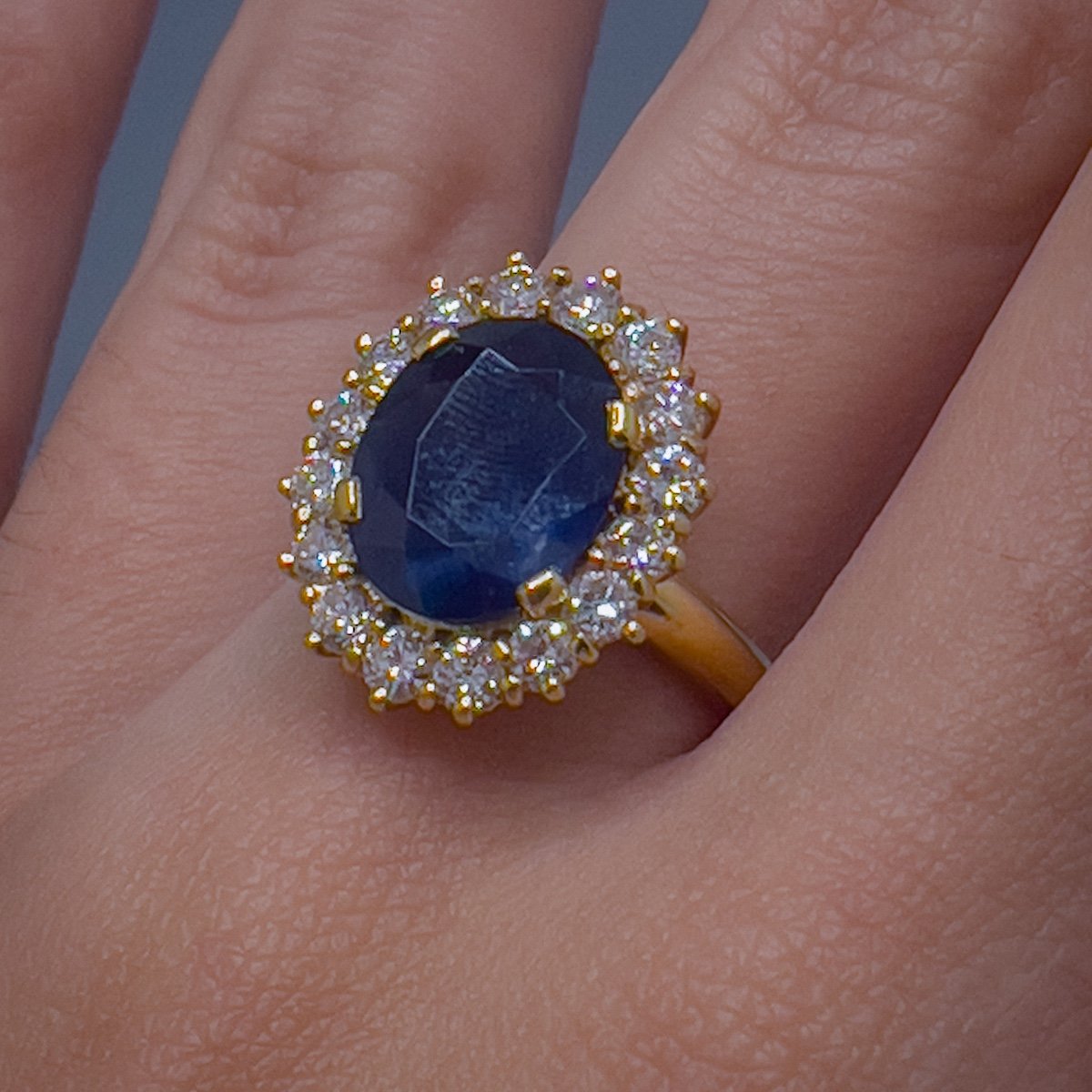 Bague Vintage Or Jaune 18 K, Sertie En Son Centre D’un Saphir De 4,55 Carats 