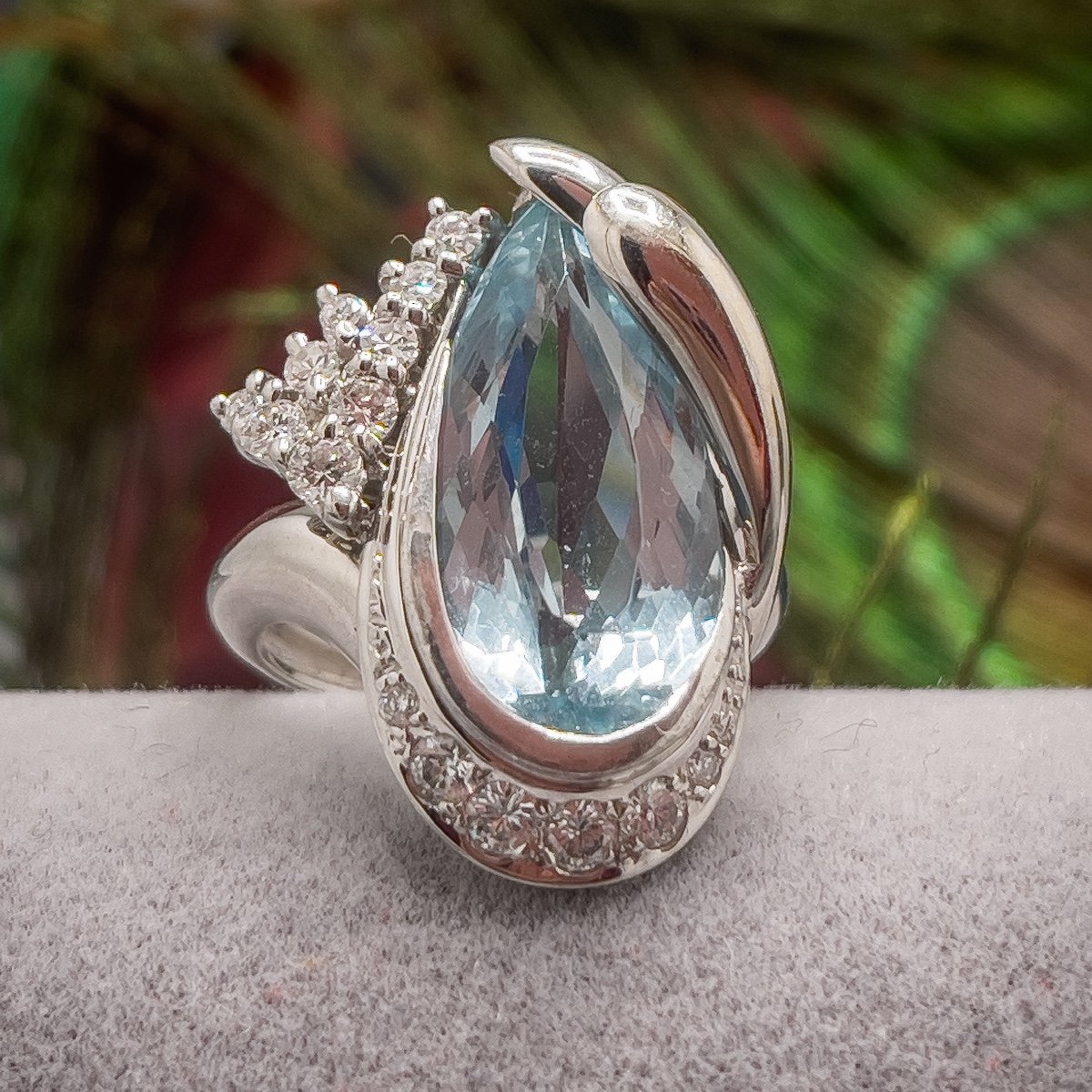 18 K White Gold Ring Set With An 8.5 Carat “pear” Aquamarine