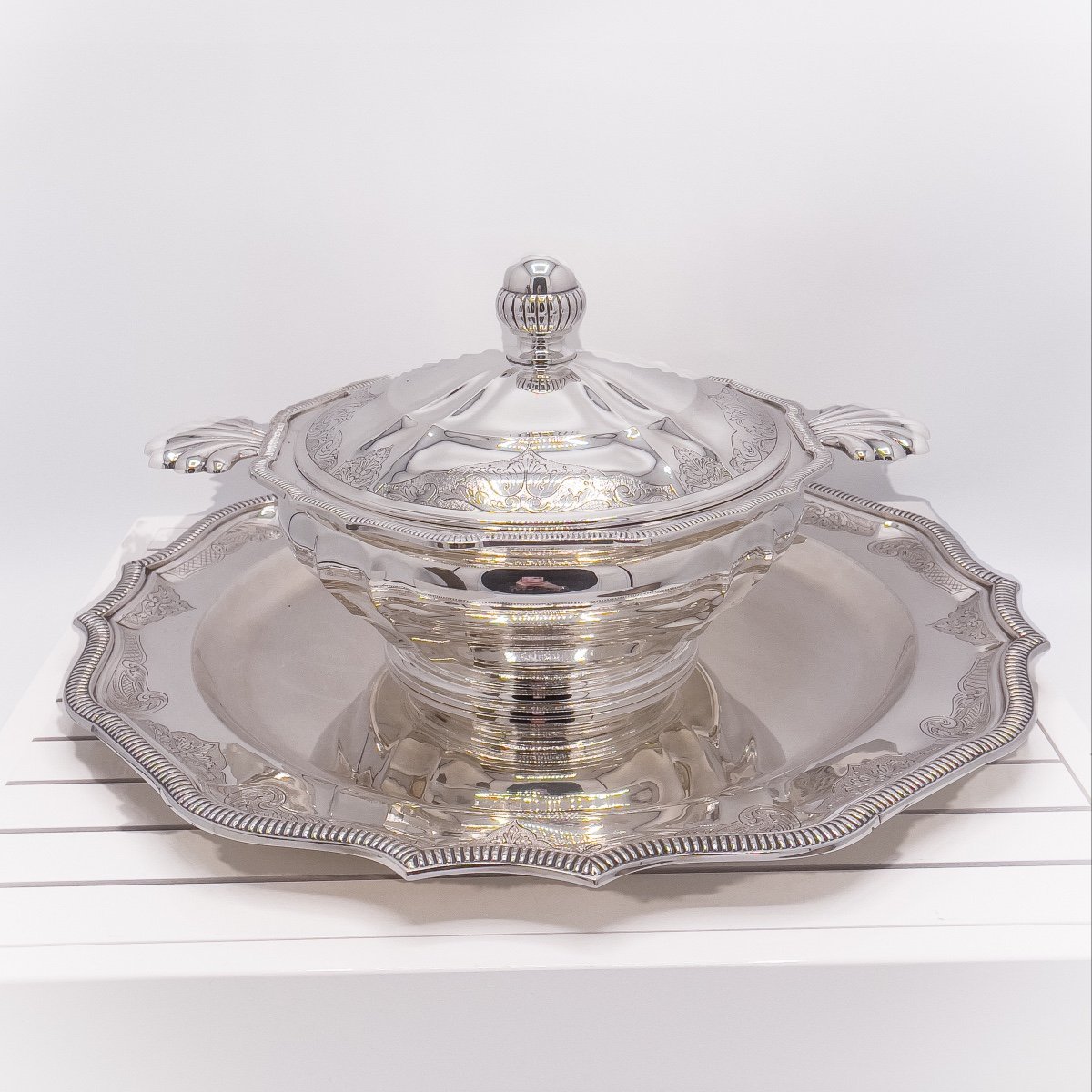 Altenloh, Vegetable Dish And Large Round Dish In Sterling Silver