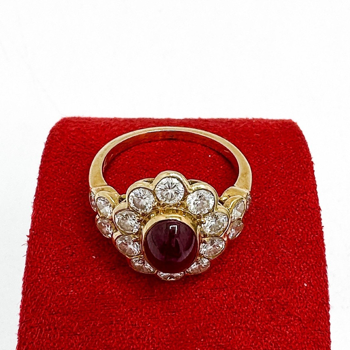 Vintage Ring In 18k Gold Set In Its Center With A Natural Ruby Cabochon-photo-4