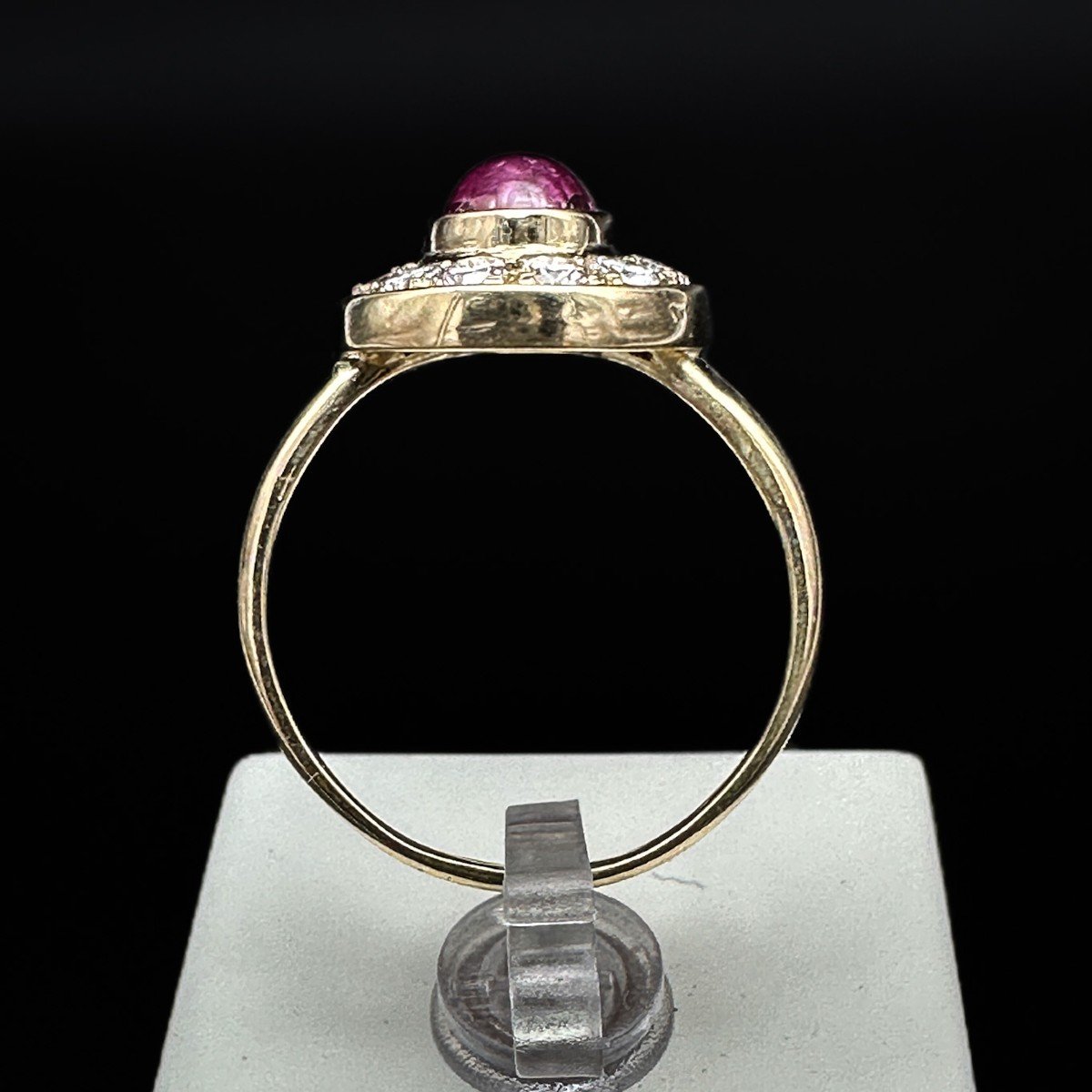 Vintage Ring In 18k Gold Set In Its Center With A Natural Ruby Cabochon-photo-2